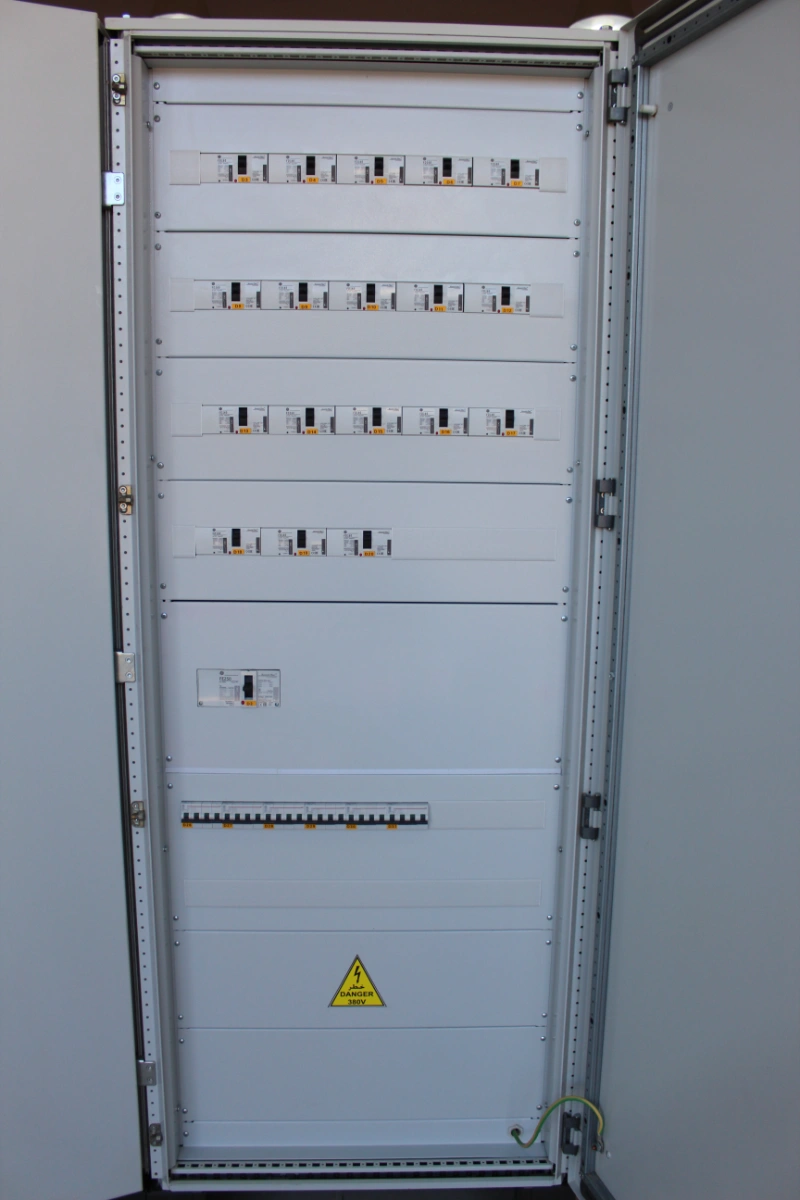 TGBT avec plastron (2)